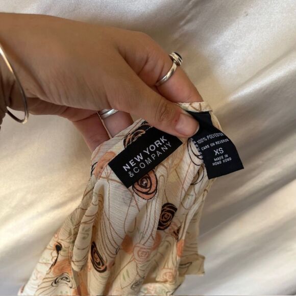 New york Company White chich floral like top - Picture 7 of 7